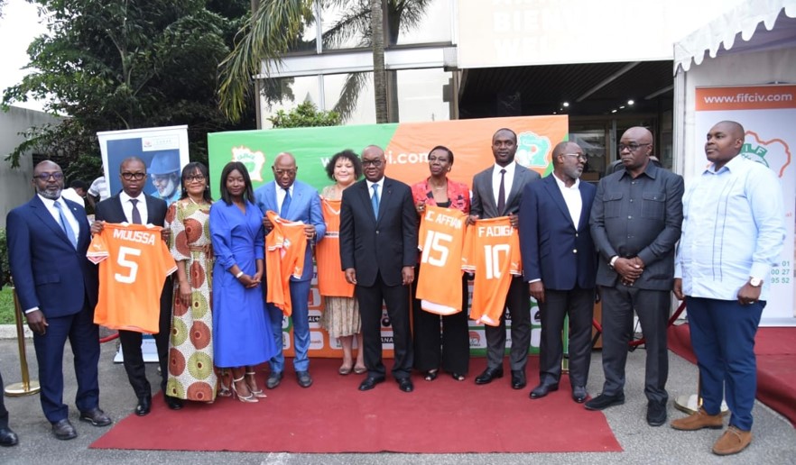 CAN 2023 : LA DIRECTION GÉNÉRALE REÇOIT OFFICIELLEMENT SES MAILLOTS